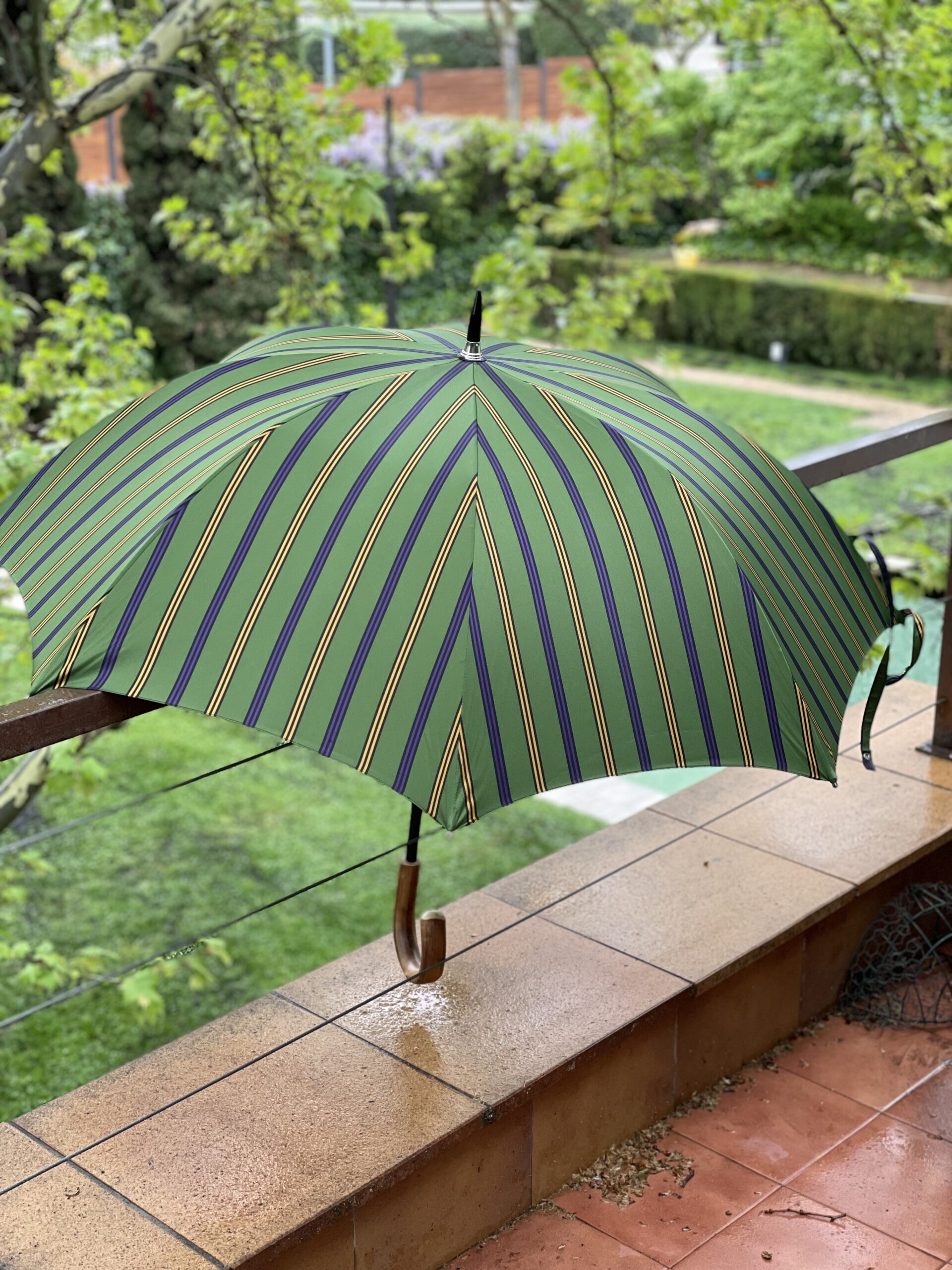 Al mal tiempo, paraguas de lujo